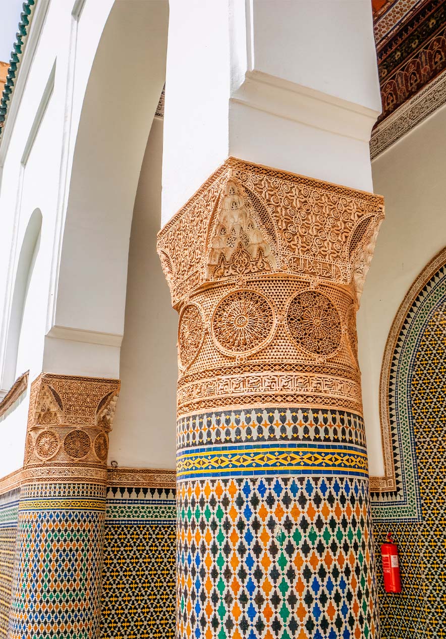 Dar Bacha es un palacio con arquitectura marroquí tradicional, decorado con estucos y mosaicos armónicos