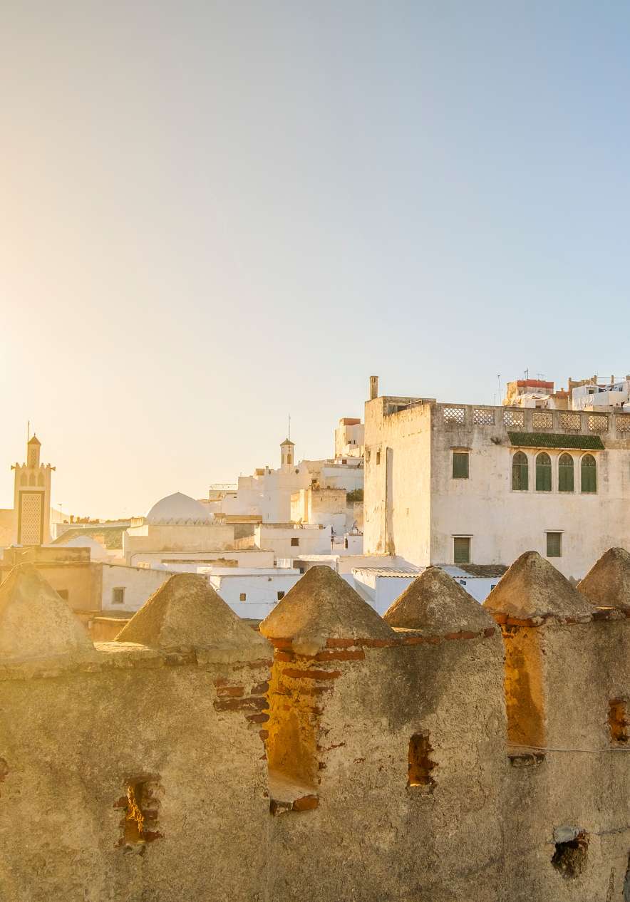 Hospédate en Pestana Tanger City Center y visita la medina de Tetuán con su arquitectura árabe y andaluza