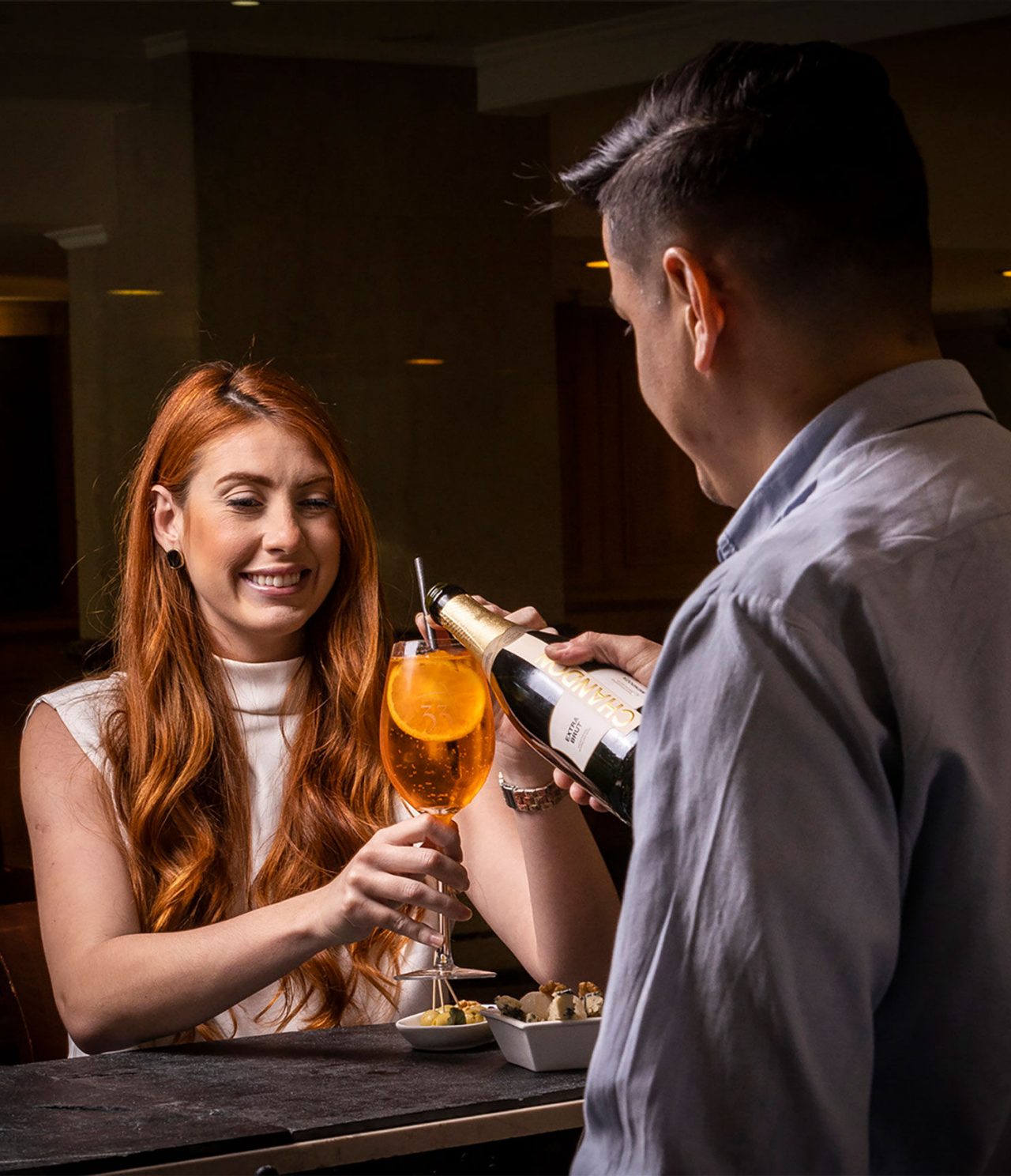 El bar Tango Bar, del Hotel en Buenos Aires, tiene un bar donde se pueden pedir cócteles y aperitivos