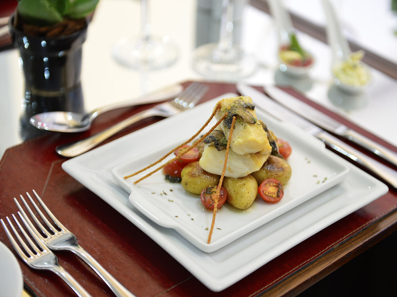 El restaurante Cais da Ribeira, del Hotel en Curitiba, Brasil, sirve comidas de inspiración internacional y brasileña