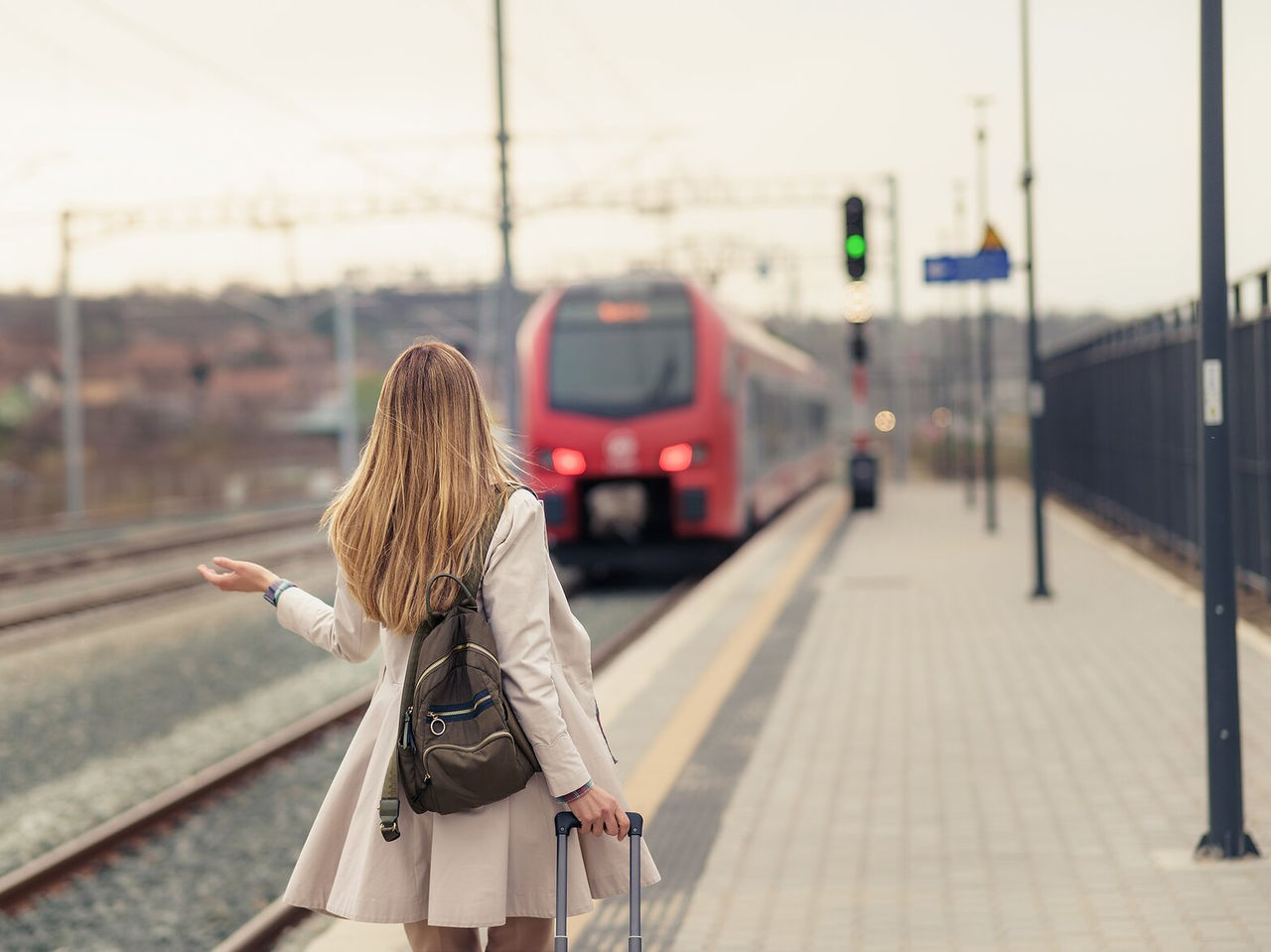 Visitar Lisboa es fácil, con varias opciones de transporte como el tren