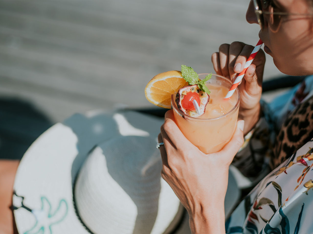 El restaurante On, del Hotel en Funchal, en Madeira, ofrece un cóctel decorado con maracuyá, menta y naranja