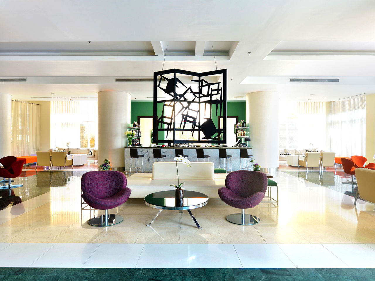 O Lobby Bar, do Hotel em Caracas, tem um ambiente descontraído, com sofás e cadeirões para desfrutar de uma bebida