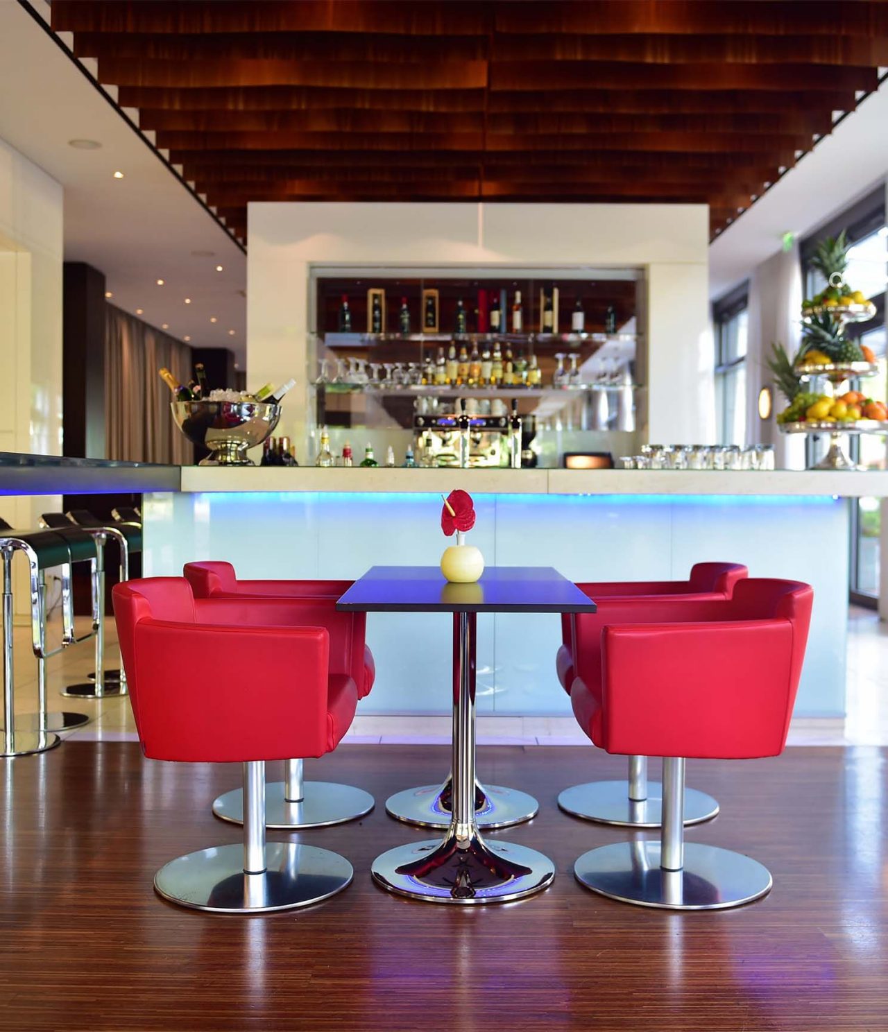 O bar Aqua Bar & Lounge, do Hotel 4 Estrelas em Berlim, serve cocktails num ambiente aconchegante e descontraído