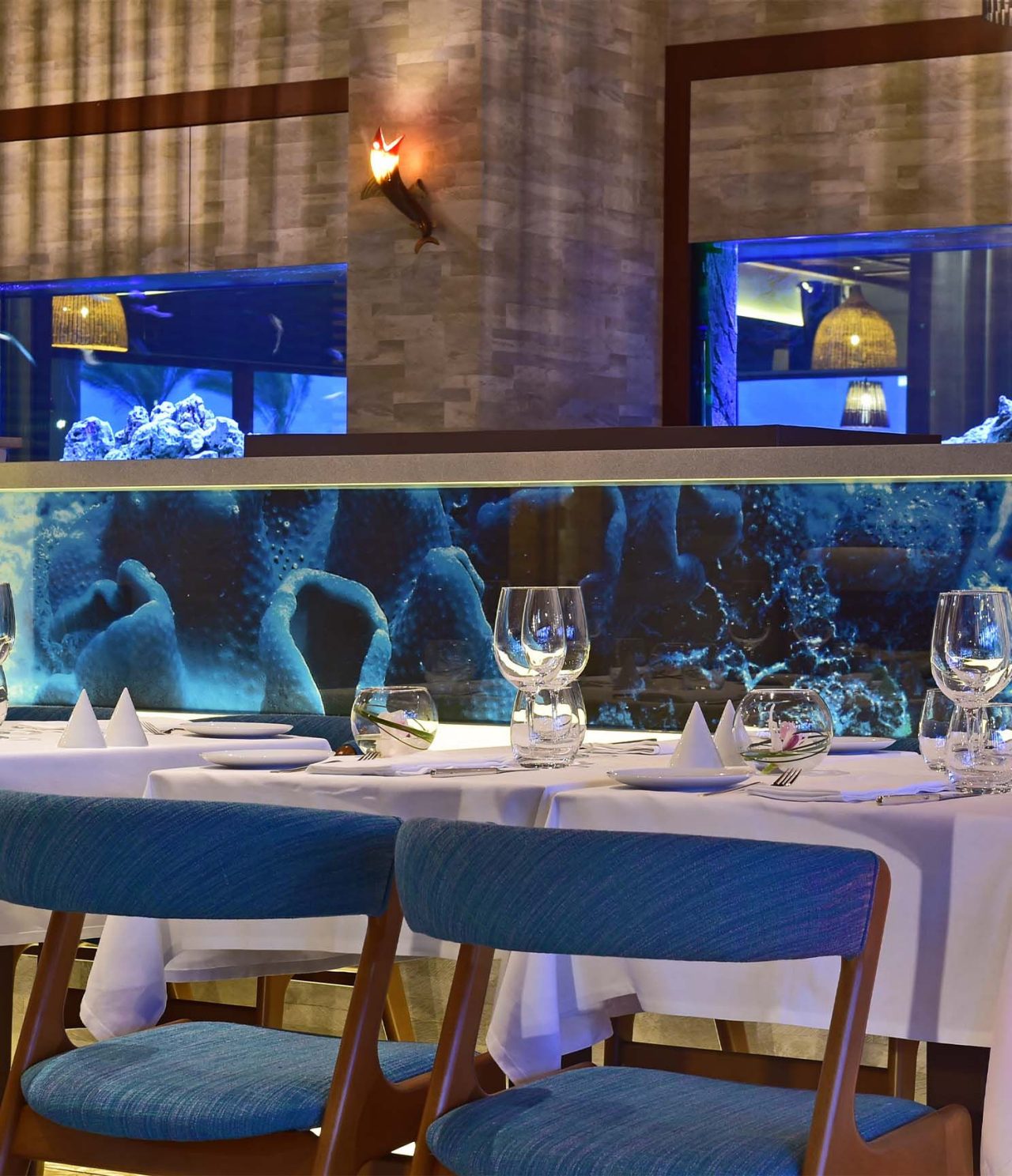 O restaurante Sul, do Hotel 5 Estrelas no Algarve, tem um aquário grande com peixes e mariscos para confeccionar pratos
