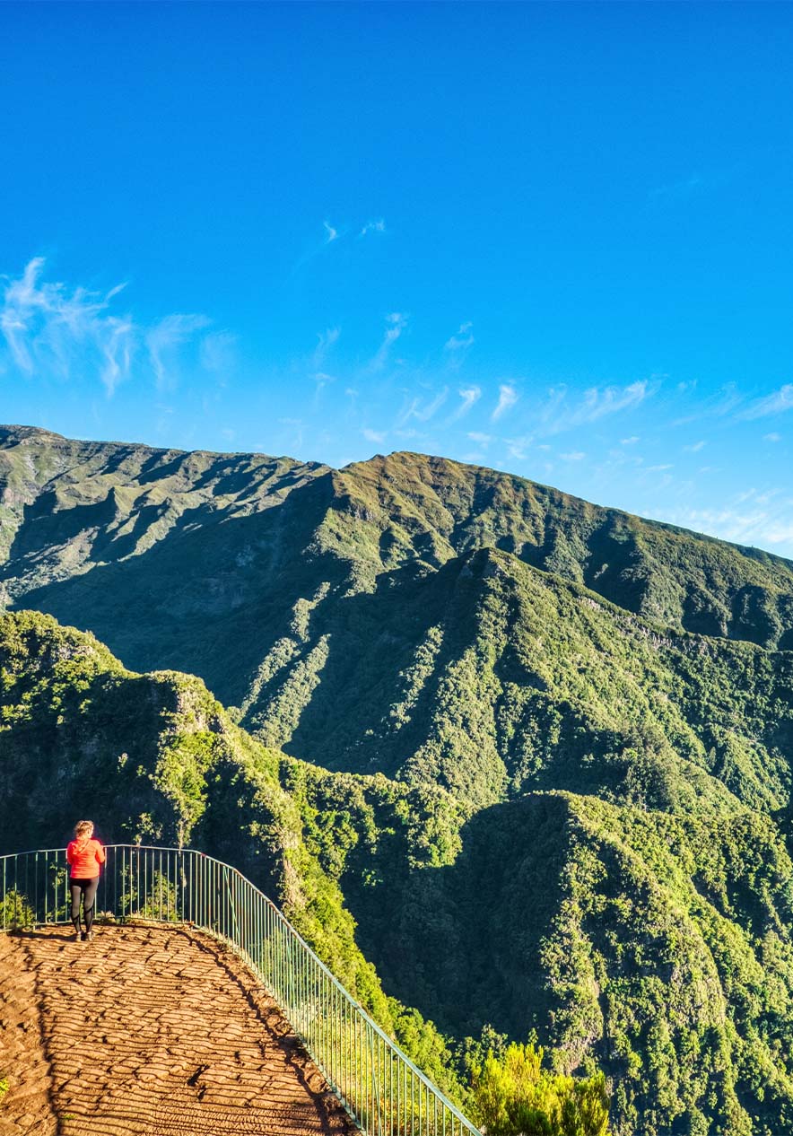 Fique no Pestana Casino Park e descubra os percursos pedestres das levadas, rodeados por natureza