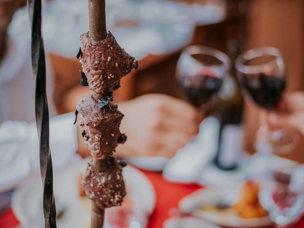 O restaurante Botanic, do Hotel 5 Estrelas no Funchal, conta com um restaurante com cozinha madeirense com espetadas típicas