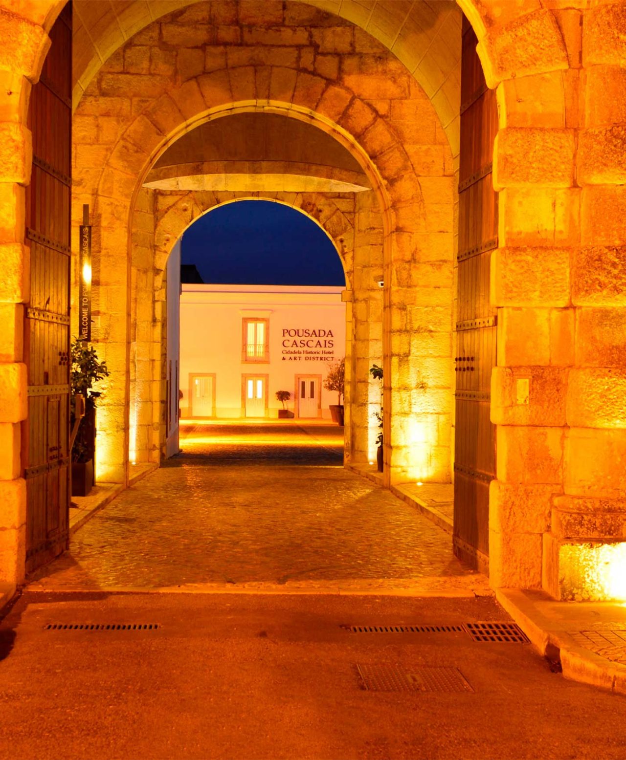 Vista exterior de um hotel Art District em Cascais, da marca Pestana Collection