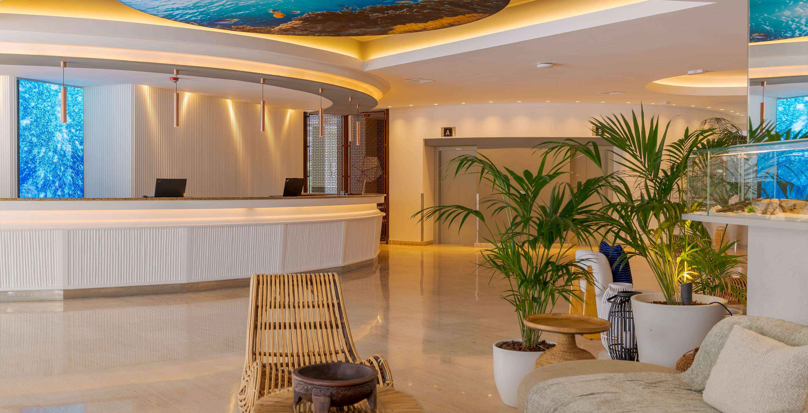 Pestana Blue Alvor Beach is a 5-star hotel with a pool close to the beach and has a 24-hour reception