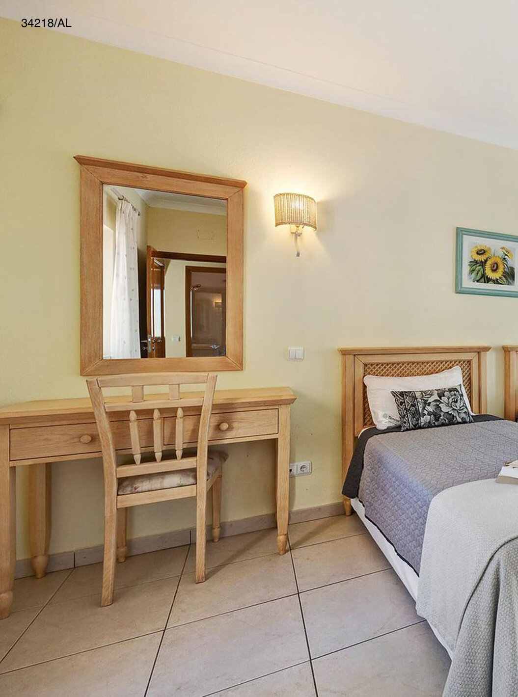 The Pestana Carvoeiro Golf V4 Standard Villa has a bedroom with two single beds, a mirror, and a table