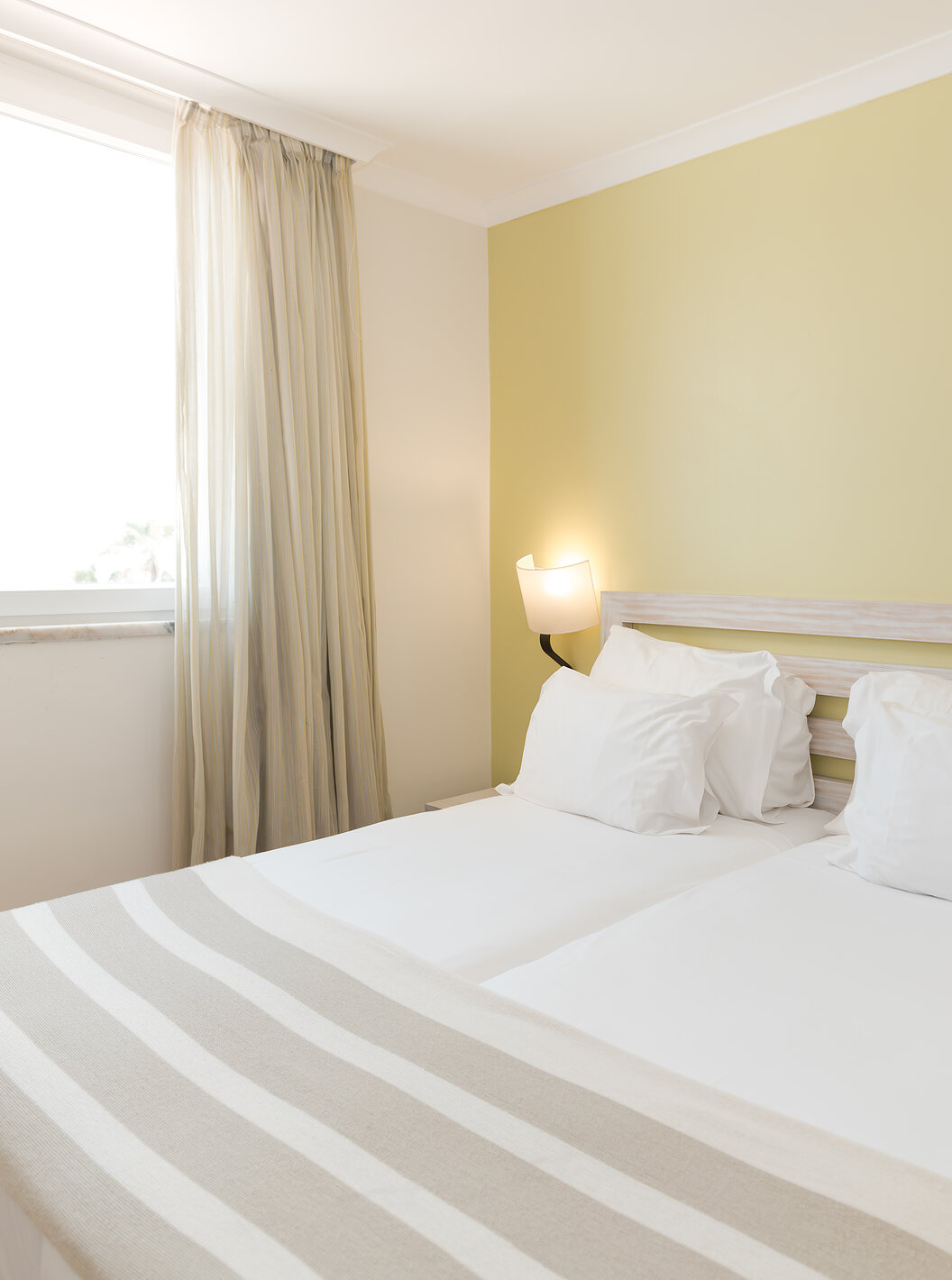 The T2 Suite at Pestana Viking features two single beds with lamp and bedside table