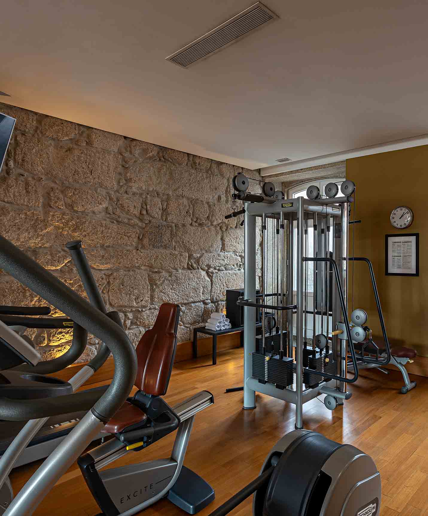 The Pestana Palácio do Freixo, a Hotel on the Douro River with Spa and Pool, has a gym equipped with various machines