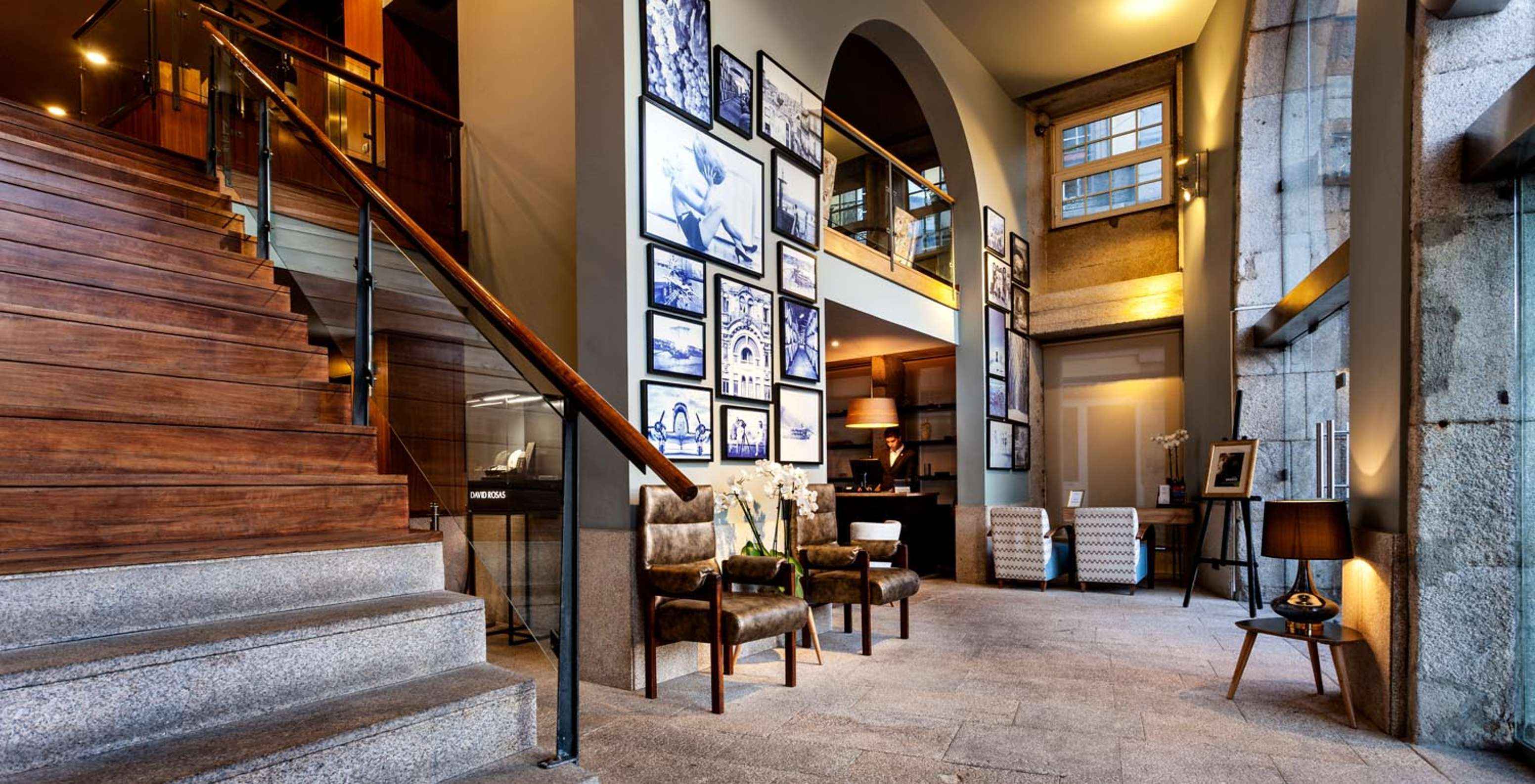 Entrance and reception with stairs and a seating area at Pestana Vintage Porto, a hotel at Praça da Ribeira