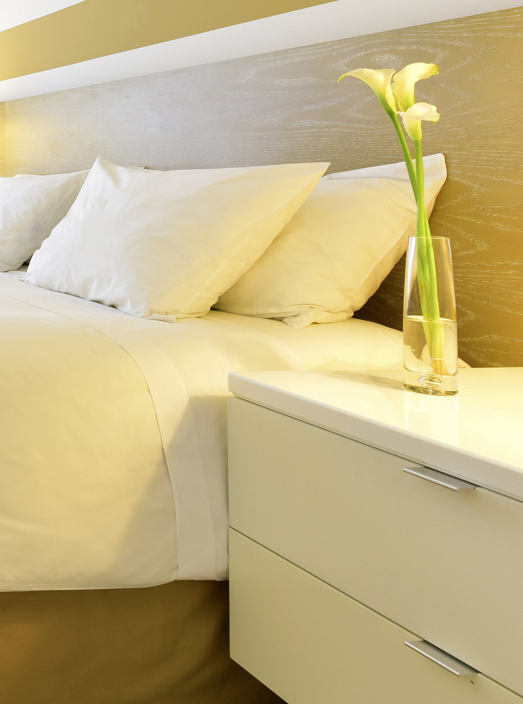 The Classic King at Pestana Miami South Beach has a double bed, bedside table and a small closet