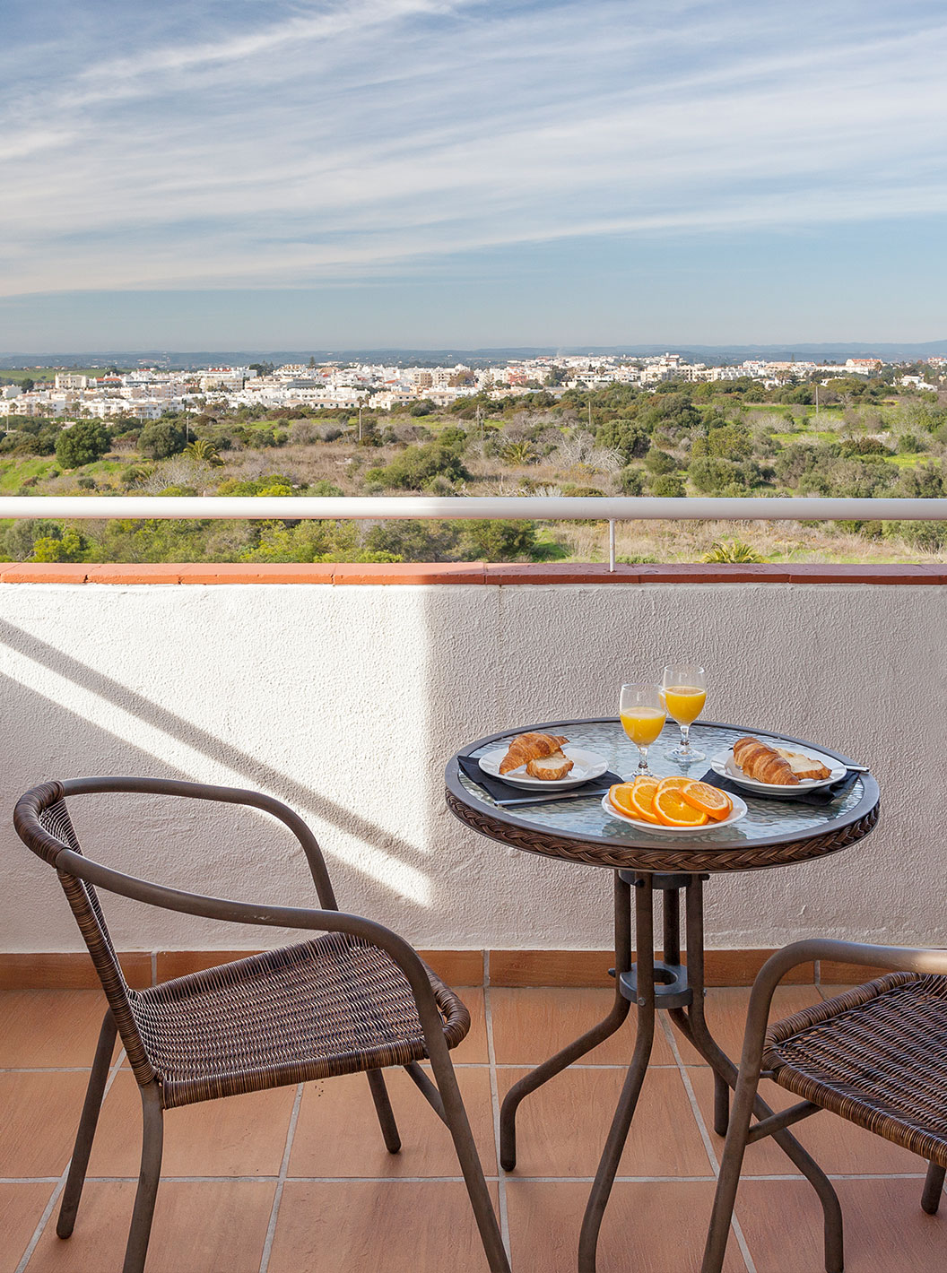 En el Estudio Vista Jardín del Pestana Alvor Atlântico puede disfrutar de desayuno con vistas en el balcón