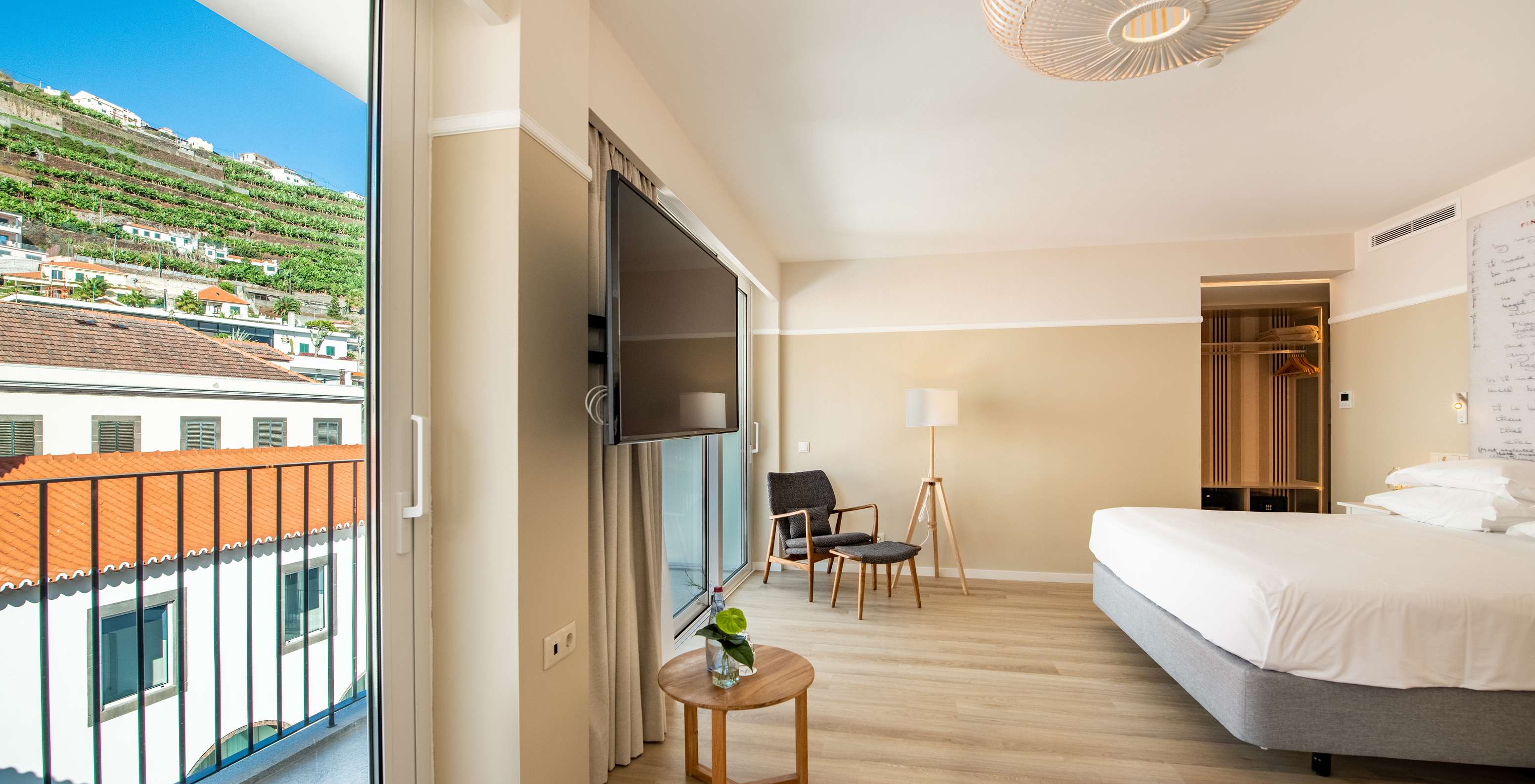 El Superior Familiar del Pestana Fisherman Village tiene un área espaciosa y un balcón amplio con vista a la ciudad