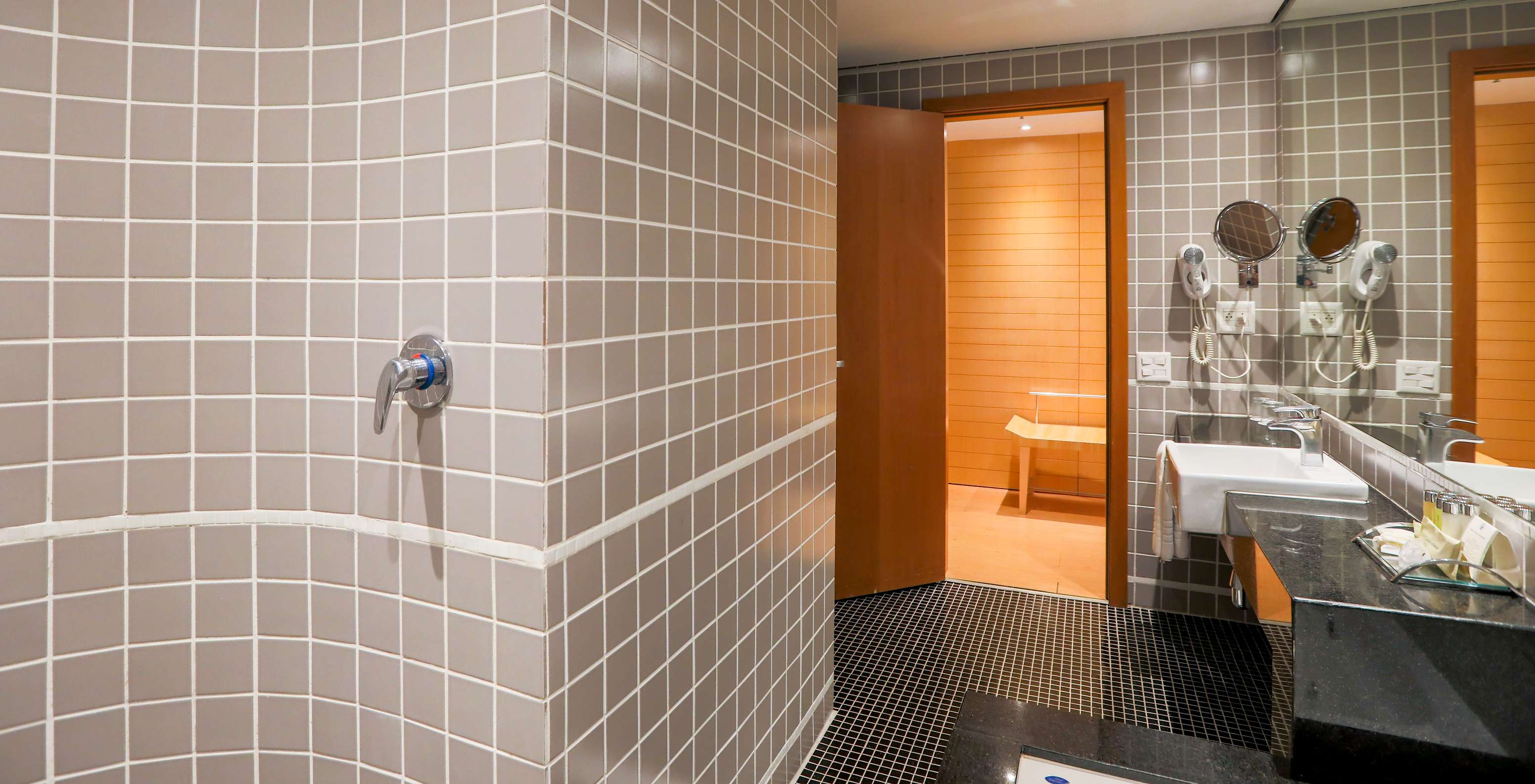 De Suite Master van Pestana Curitiba heeft een whirlpoolbad perfect om te ontspannen met een onderdompelbad