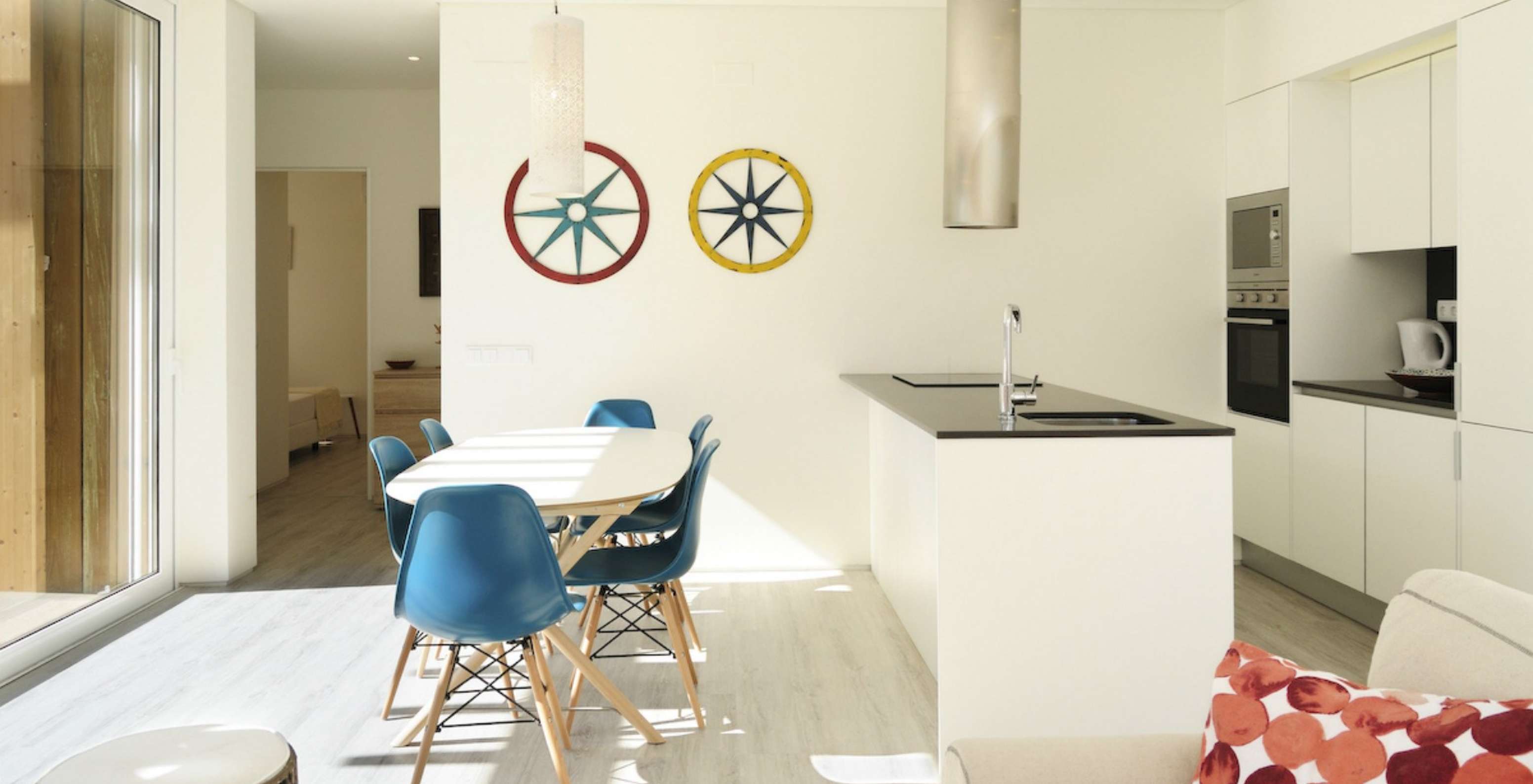 De Sand Villas met Privézwembad van Pestana Tróia Eco Resort hebben een keuken met aanrecht en tafel