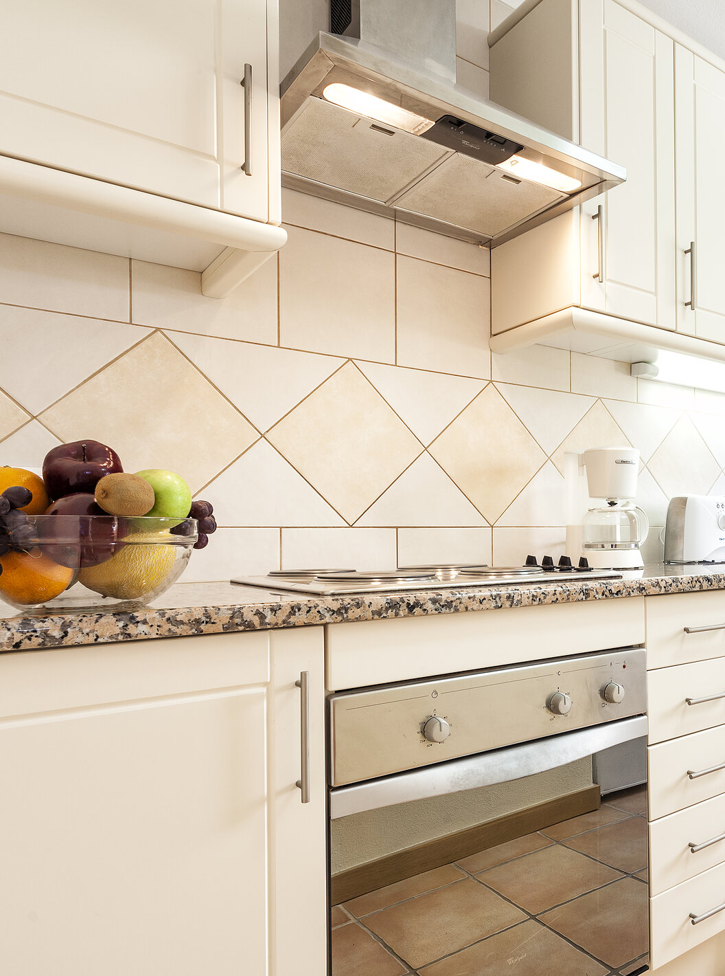 Het Appartement T1 Standard van Pestana Palm Gardens heeft een kitchenette met een fornuis, een wasmachine en afwasmachine