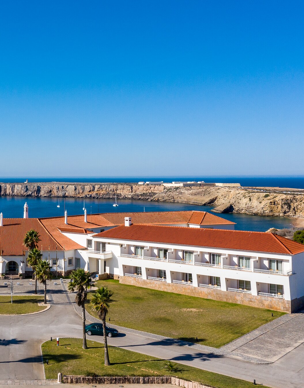 Luchtzicht Pousada Sagres, hotel op 5 minuten van strand met zeezicht en parkeerplaats