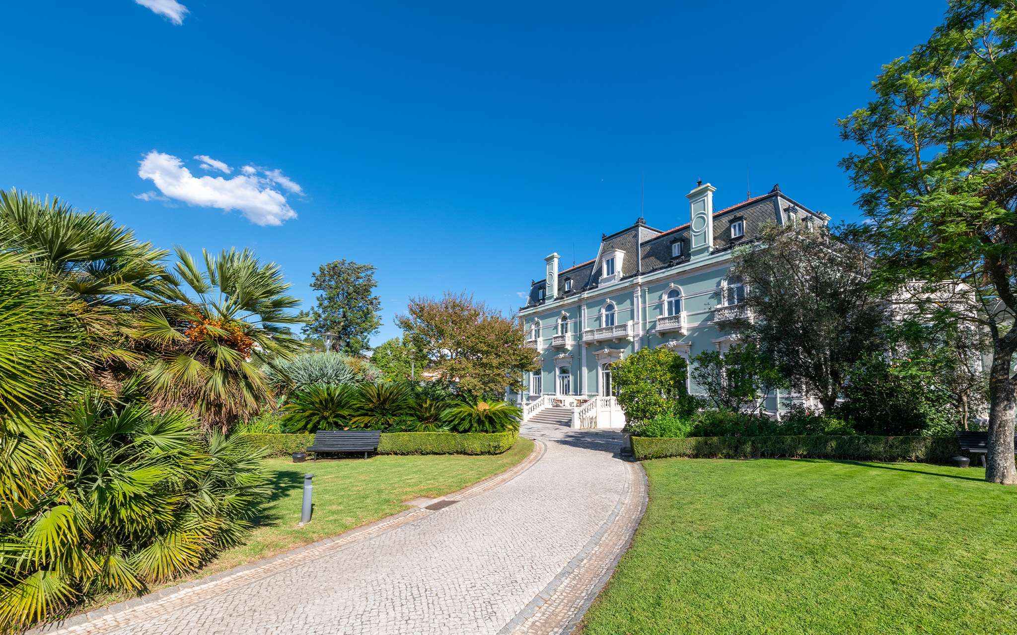 Buitenkant Pestana Palace Lisboa, 5-sterrenhotel, nationaal monument met tuinen