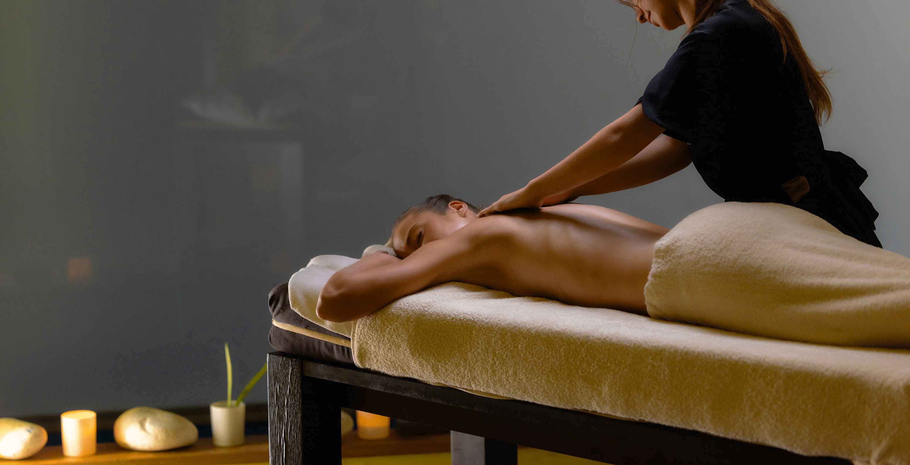Ontspannende massage in de spa van Pestana Casino Park, hotel in Funchal aan zee, met spa en zwembad
