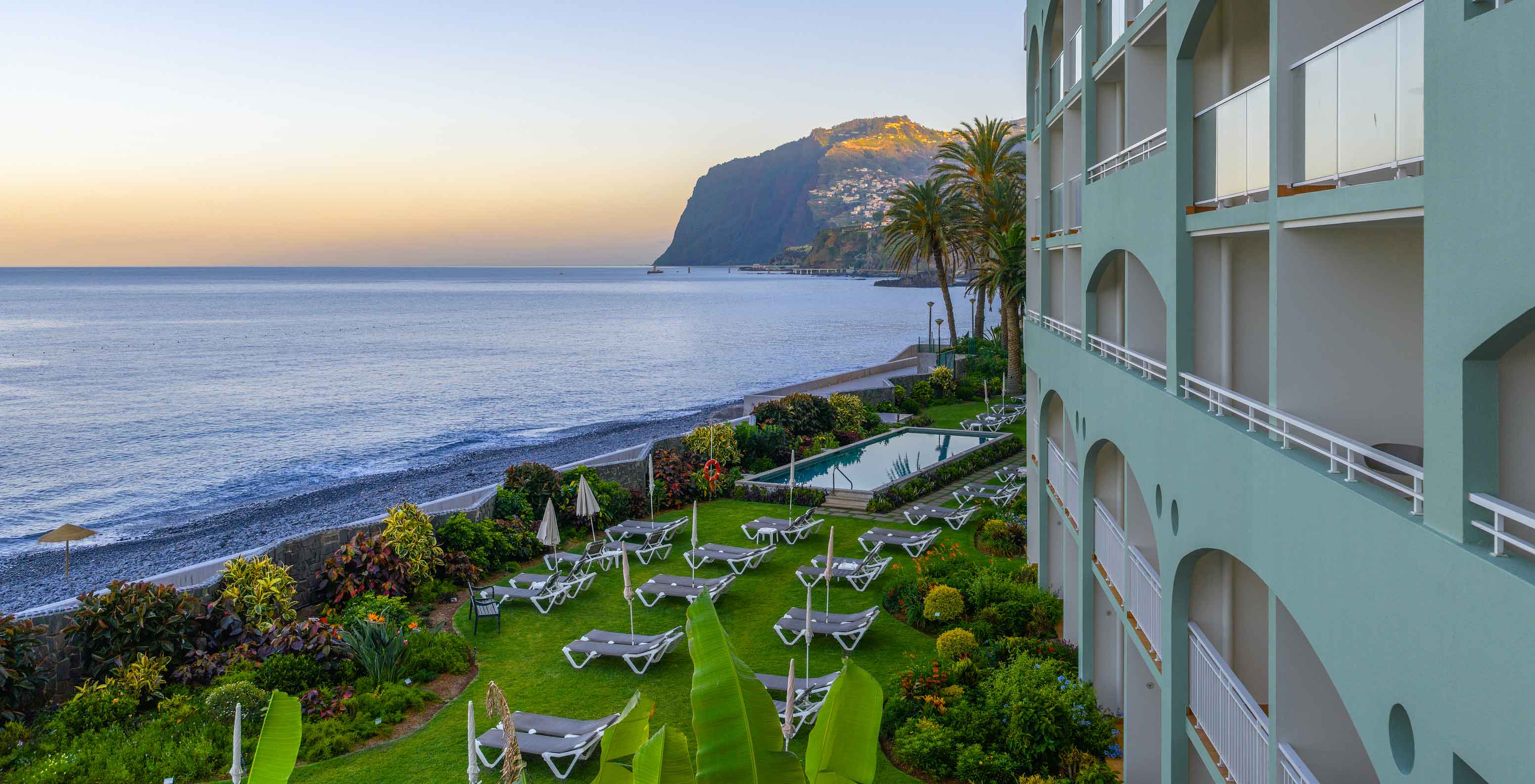 Buitengevel van Pestana Ocean Bay All Inclusive, het 5-sterrenhotel in Funchal, Madeira met zeezicht