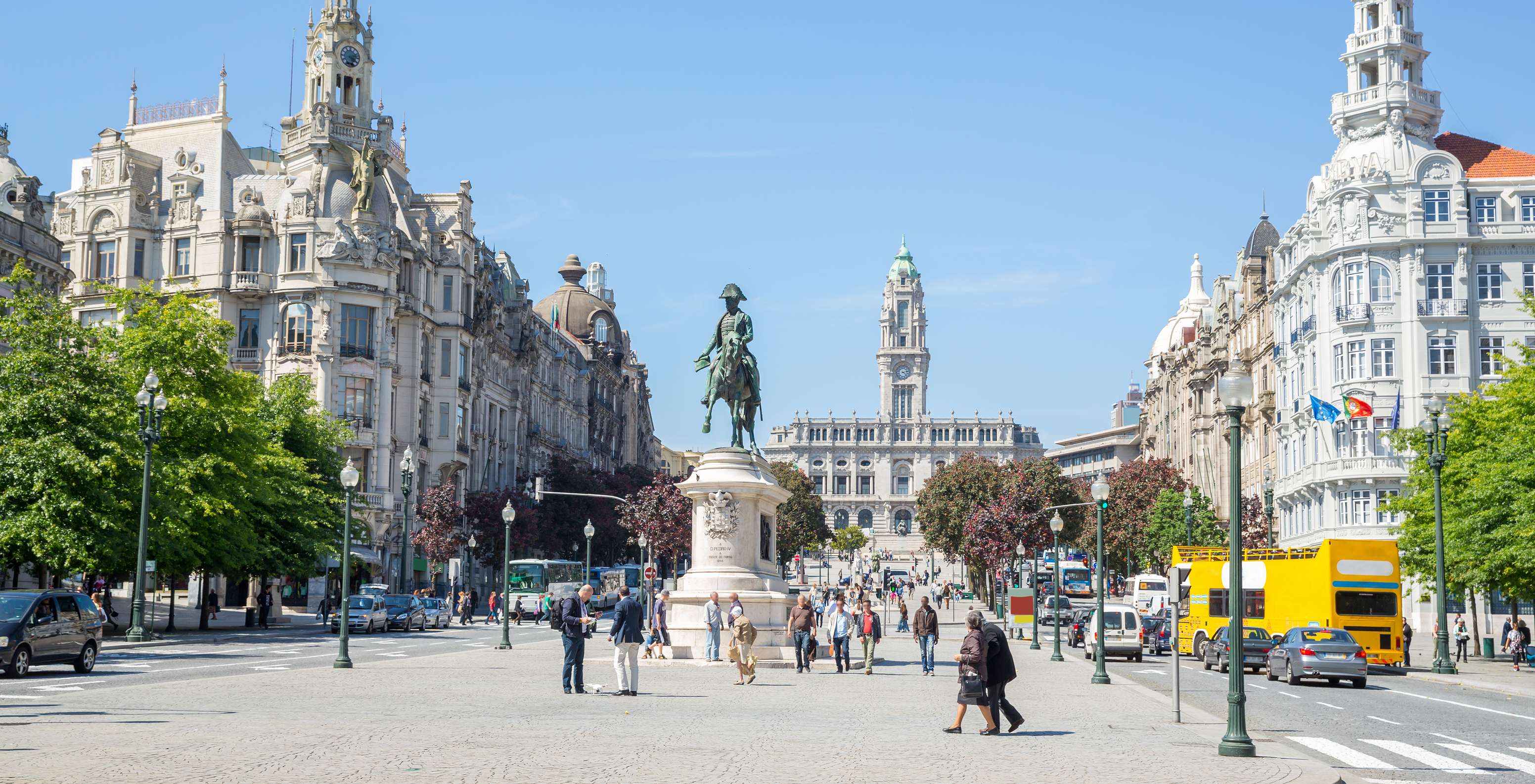 Verblijf in het Pestana Vintage Porto en maak een wandeling over de iconische Avenida dos Aliados in Porto