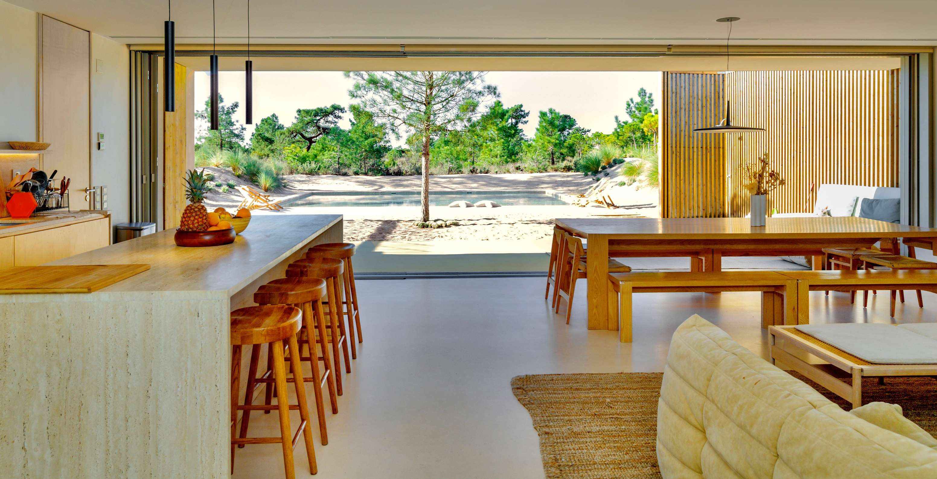 As Exclusive Premium Villas com Piscina Privada do Pestana Tróia Eco Resort tem uma sala com vista para a piscina no exterior