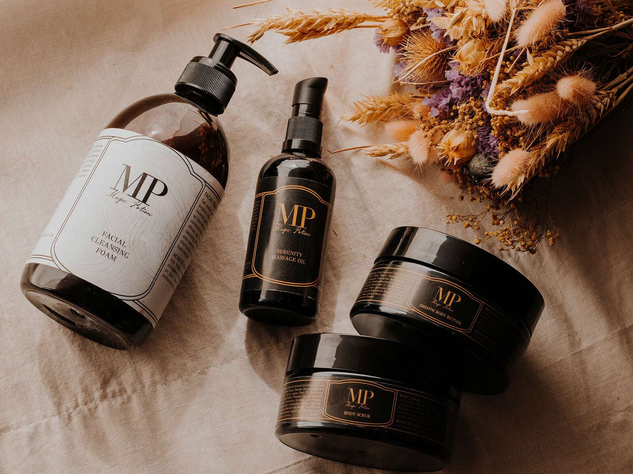 Verzorgingslijn van Pestana Magic Spa, met producten waaronder massageolie, gezichtsschuim en body butter