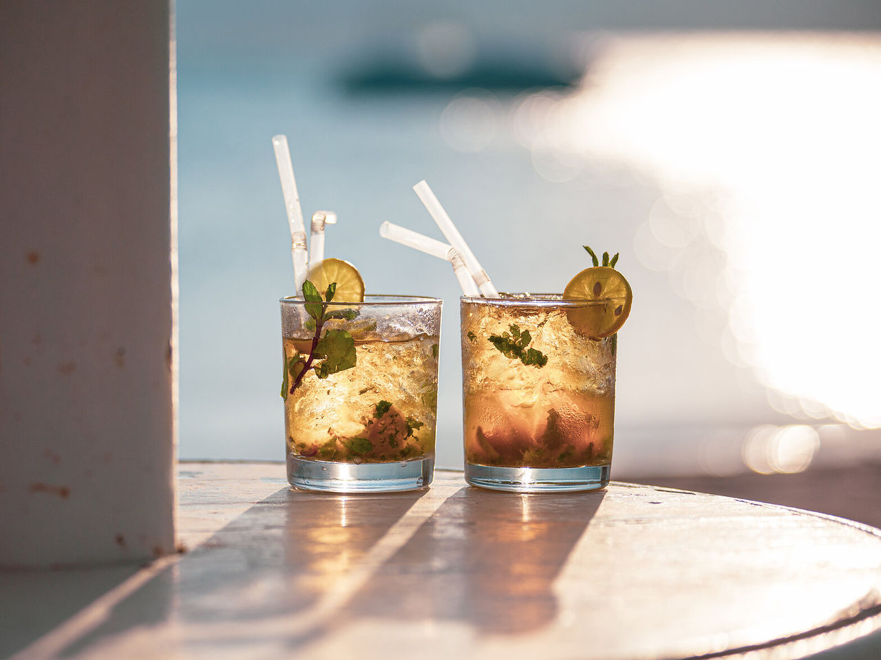 The Passante Bar at 4-Star Hotel in São Tomé serves cocktails with lemon and herbs