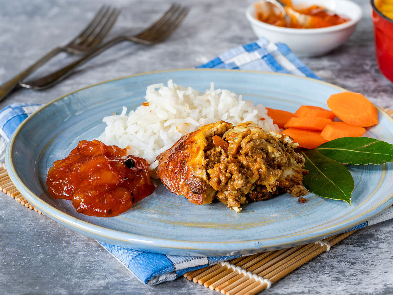 A gastronomia no Kruger Park oferece pratos autênticos sul-africanos, com sabores intensos e ingredientes locais frescos