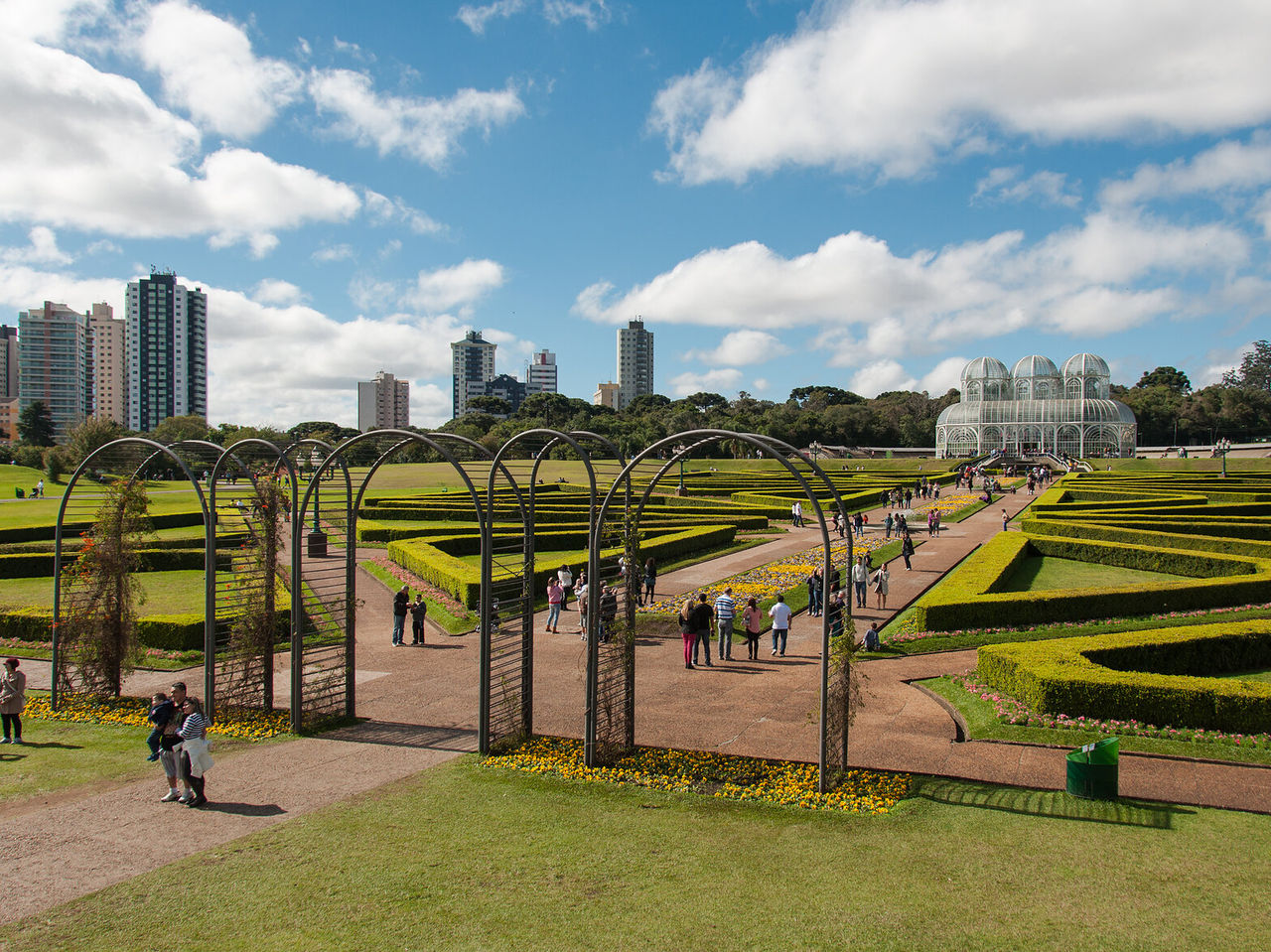 Side view of the Botanical Garden of Curitiba, focusing on the imposing entrance arches and flowered gardens